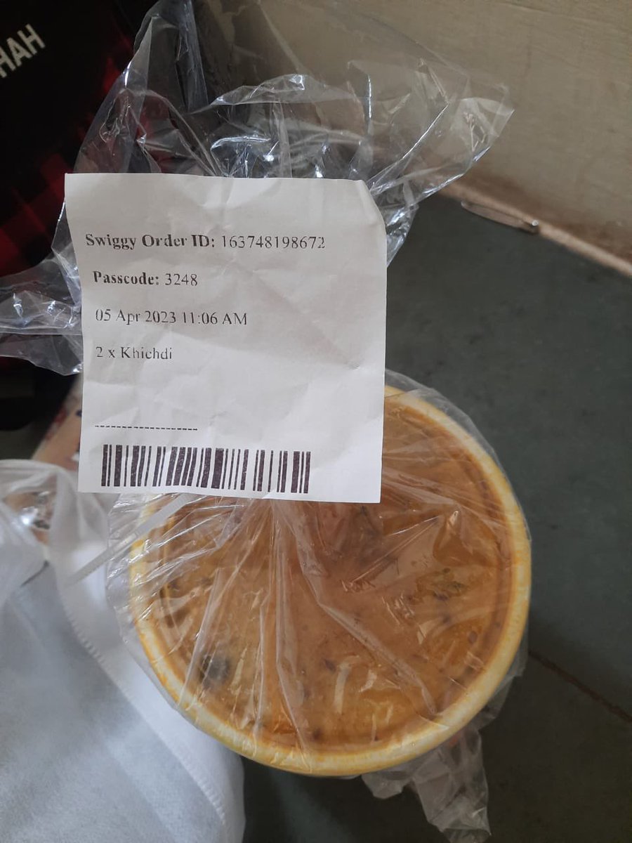 Shas_Dubey's tweet photo. @SwiggyCares @Swiggy @SwiggyCares this is what O received instead of Fasting Sabudana Khichdi!!! https://t.co/XKQPJugpAD