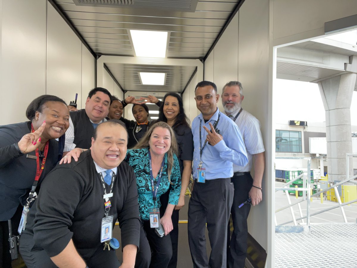 JimmyNaawin867's tweet photo. How many @weareunited agents does it take to meet an inbound? SEVEN! Yes, it took seven of us to meet an aircraft. We are very excited to try out this new “auto park” fancy jet-bridge that @DFWAirport just installed for us at gate E6. #teamDFW #UNITEDtogether https://t.co/7lb4Y5o9IL