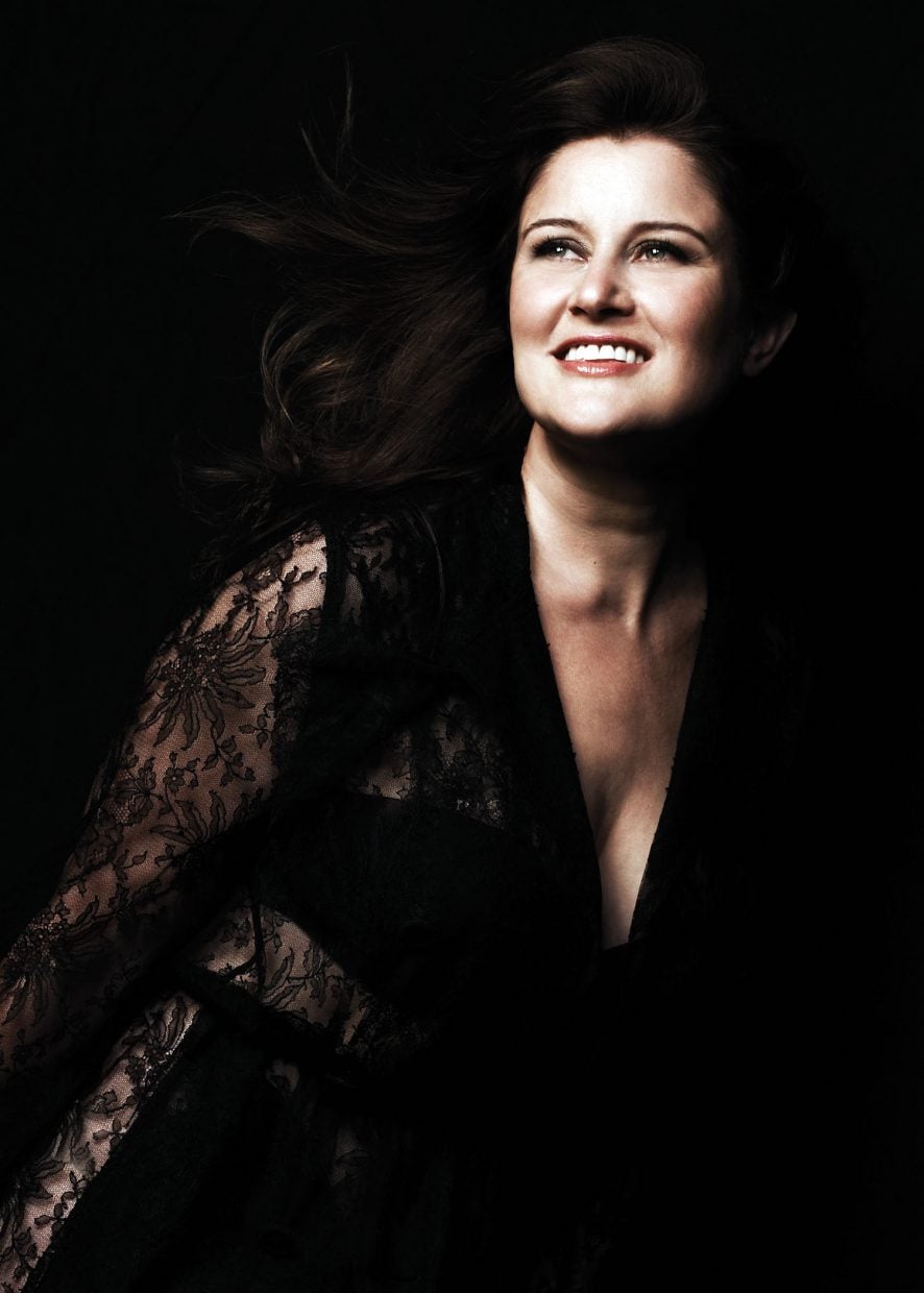 Happy Birthday to singer, songwriter Paula Cole (April 5, 1968). 