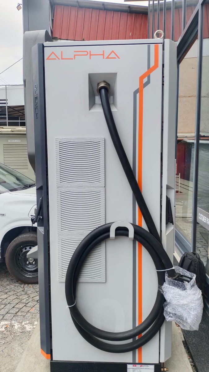 ChargeMod's tweet photo. Super excited to collaborate with #EVMAutokraft &amp; @CitroenIndia as we deploy a 60kW (upgradable upto 120kW) DC Fast Charger to juice up the all new ë-C3 All Electric ⚡️

 #CitroenEC3 #ExpressYourEStyle #powertopeople #chargeMOD https://t.co/CaHFok7HU0