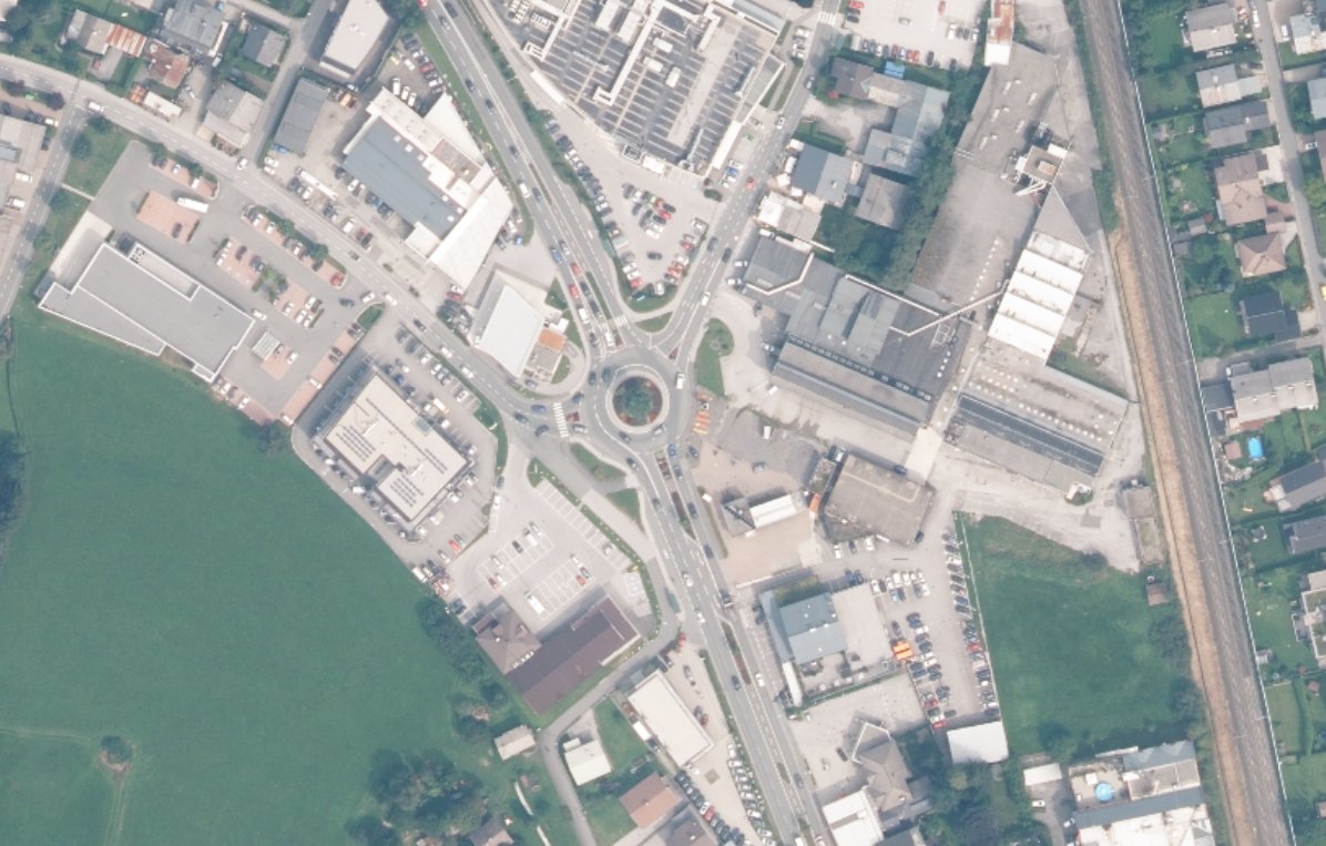 Aus der Reihe “Orte, die ihr nicht gesehen haben müsst”: Zell am See. Eingebettet in die wunderbare Landschaft des Pinzgaus versucht diese Tourismus-Hochburg, ihre natürliche Schönheit sukzessive zu zerstören.

Mit Erfolg! 🧵
(1/)