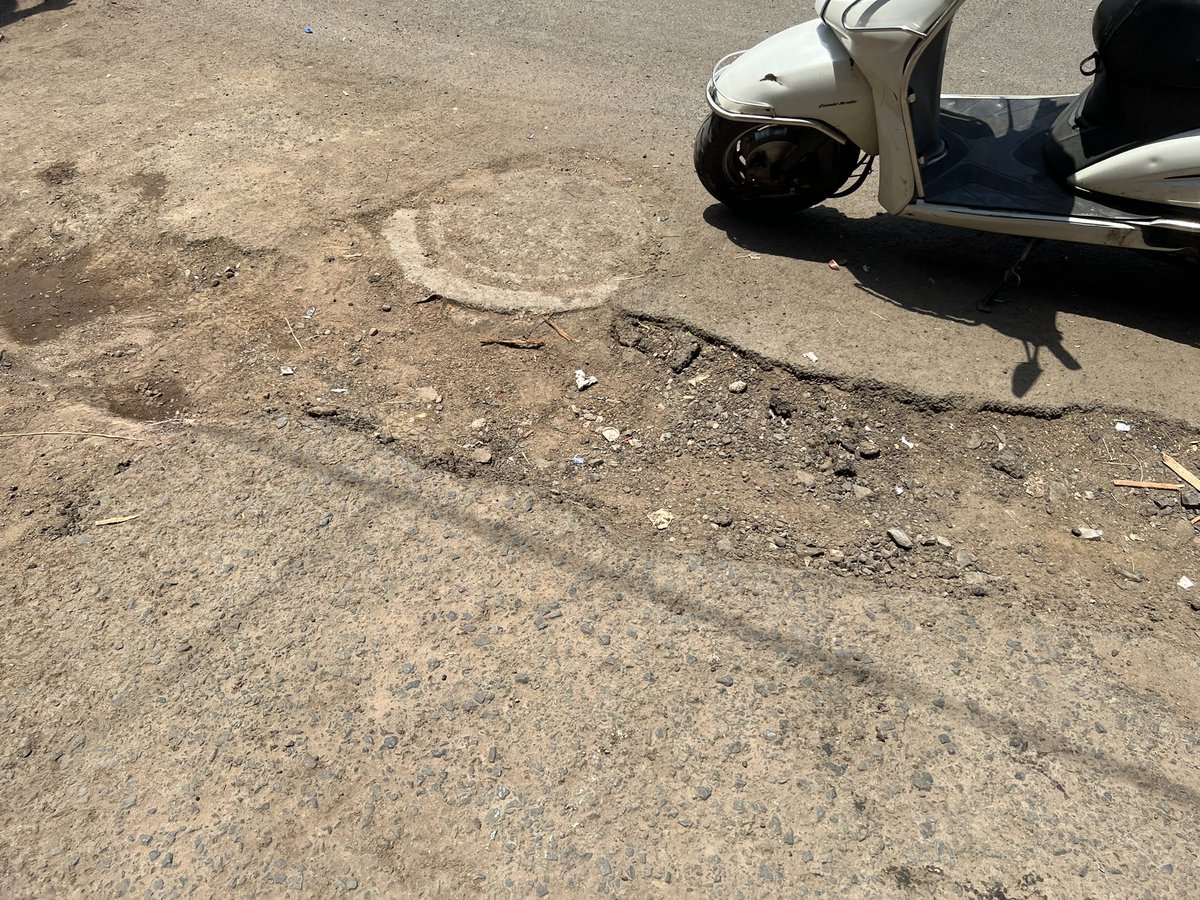 itsmebhairav's tweet photo. @PMCPune @CMOMaharashtra @PuneCityTraffic @ChDadaPatil @reliancejio 
It’s been almost a month the road is not repaired in Timber Market area after the jio fibre underground wiring work was done which is causing lots of problem for the shops and also traffic jams frequently. https://t.co/ajyGDbKGME