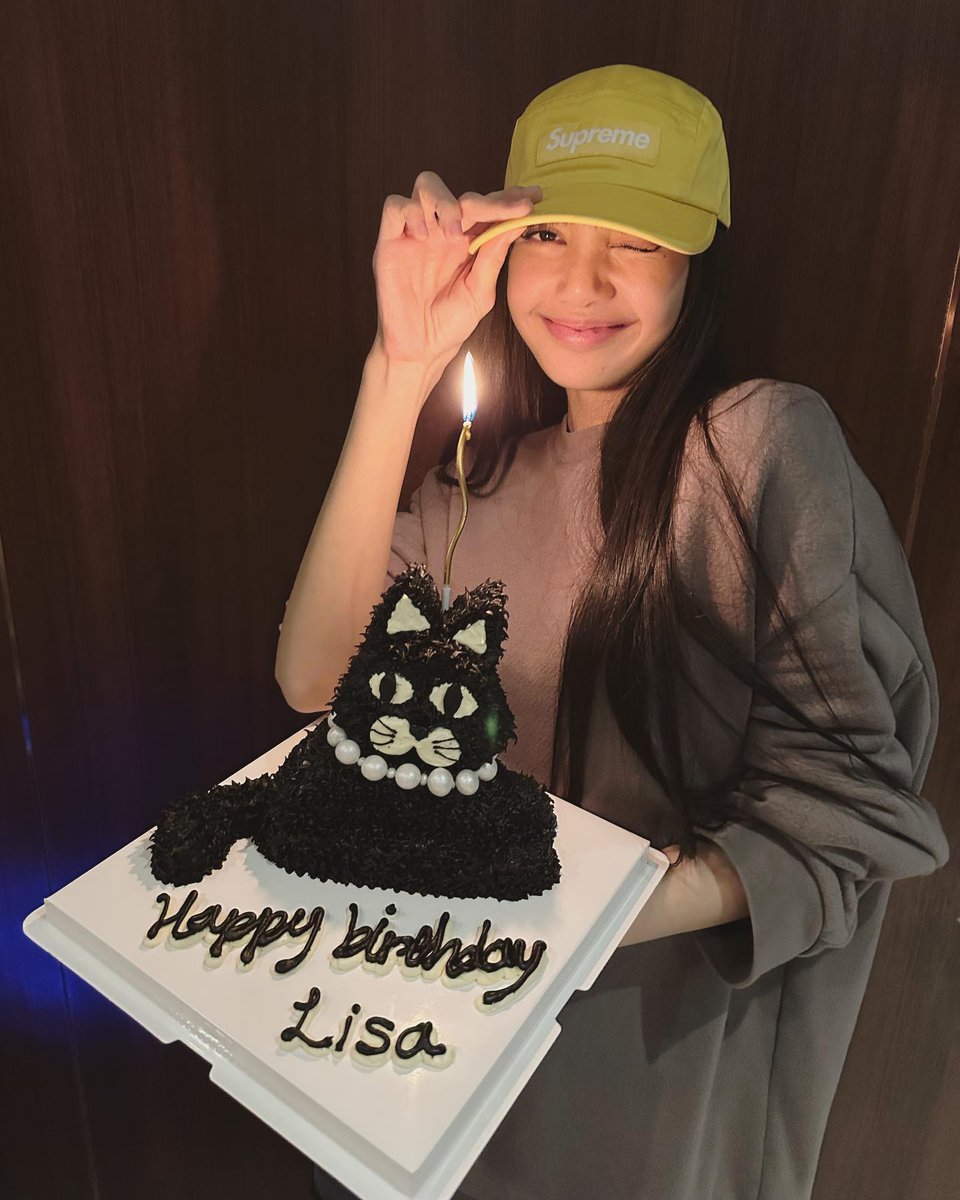 ggukslili's tweet photo. he got her this shh https://t.co/WBLXqC1liY