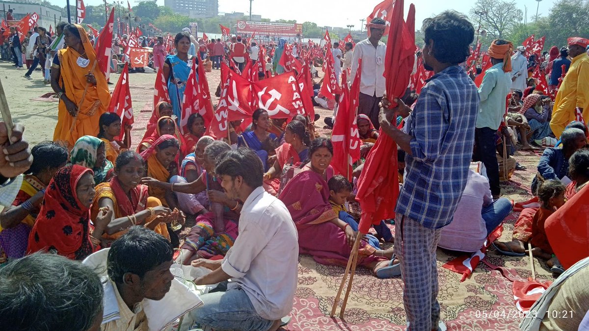 SanjuktaChoudh5's tweet photo. 📌Ensure Minimum wages Rs. 26,000 pm and Pension Rs.10,000 to all workers including the scheme workers; No contractorisation of work; Scrap Agnipath Scheme

#WorkerFarmerRally https://t.co/489pfhT7bh