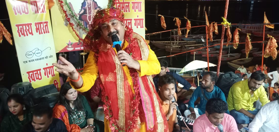 gopalraisinger's tweet photo. दशाश्वमेध घाट शीतला मां के दरबार में आयोजित 5 दिवसीय शीतला महोत्सव बनारस के प्रथम दिन भजन संध्या में हाजिरी लगावे के अवसर मिलल...
जय माता दी https://t.co/slWLn1ov5F