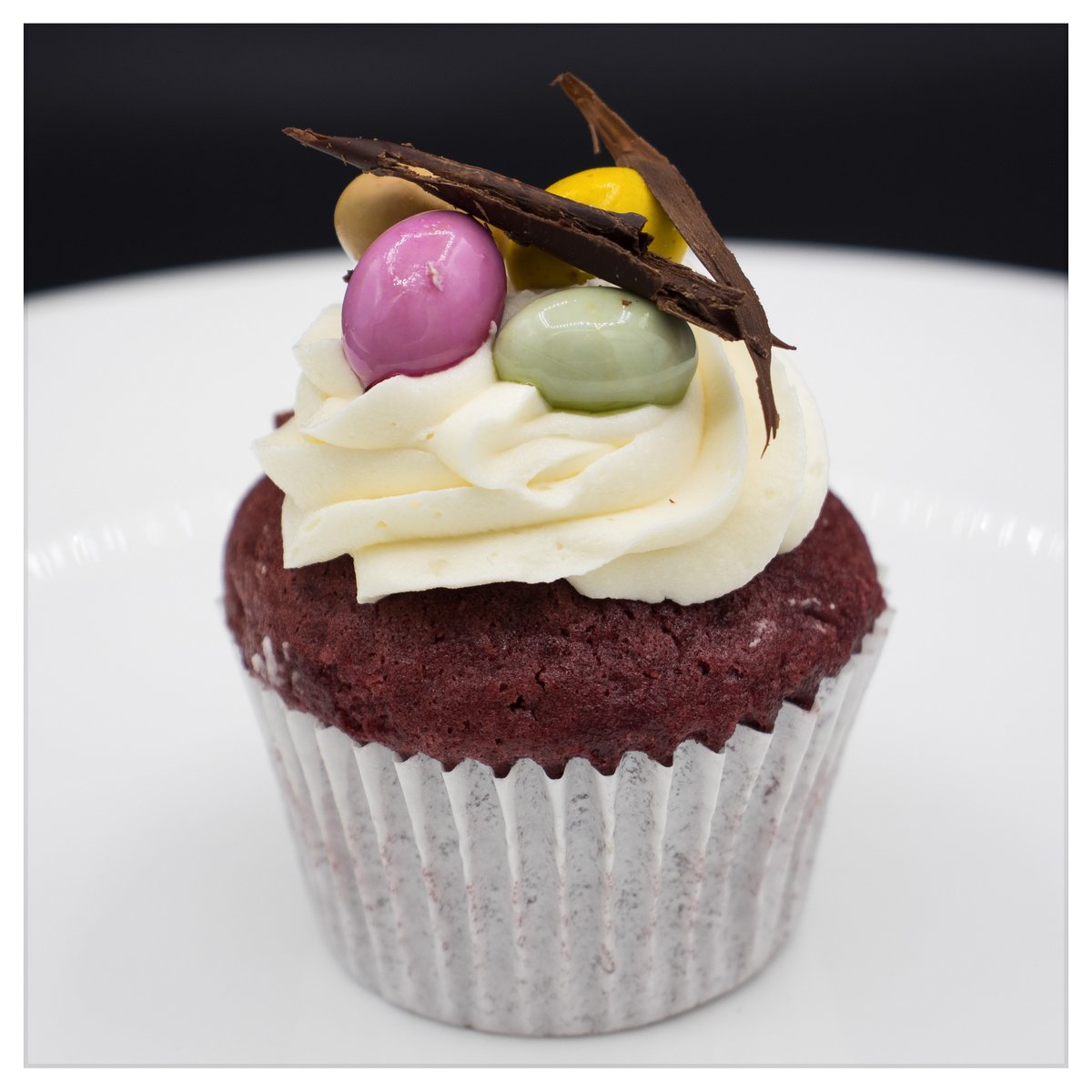Make sure you do not miss out on these amazing Easter, red velvet cup cakes with vanilla frosting, mini eggs and a chocolate shard!

Available today onwards . . .
 
#BakedGoods
#Bromptoncemetery
#Cafe
#ColdDrinks
#CooksandPartners
#CraftedCoffee
#Homemade
#LocallySourced