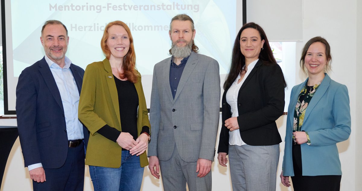 movement.med: Die Medizinische Fakultät #OWL fördert Frauen auf dem Weg zur Führungsposition in Forschung, Klinik und Management – auch am Klinikum Lippe: klinikum-lippe.de/movementmed/. #movementmed #UKOWL #frauenförderung