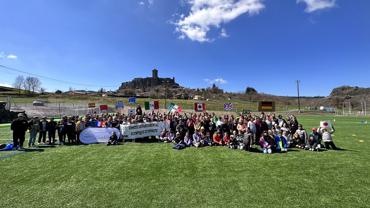 CdosHteLoire's tweet photo. 📍 La Semaine Olympique et Paralympique #SOP2023 sous le thème de l’inclusion bat son son plein avec ce mardi 4 avril la Journée organisée conjointement par le @CdosHteLoire et l'USEP 43. 🏰 Dans un super cadre pour les élèves à Polignac.
 @Paris2024 @FranceOlympique https://t.co/B1KWpYQrE8