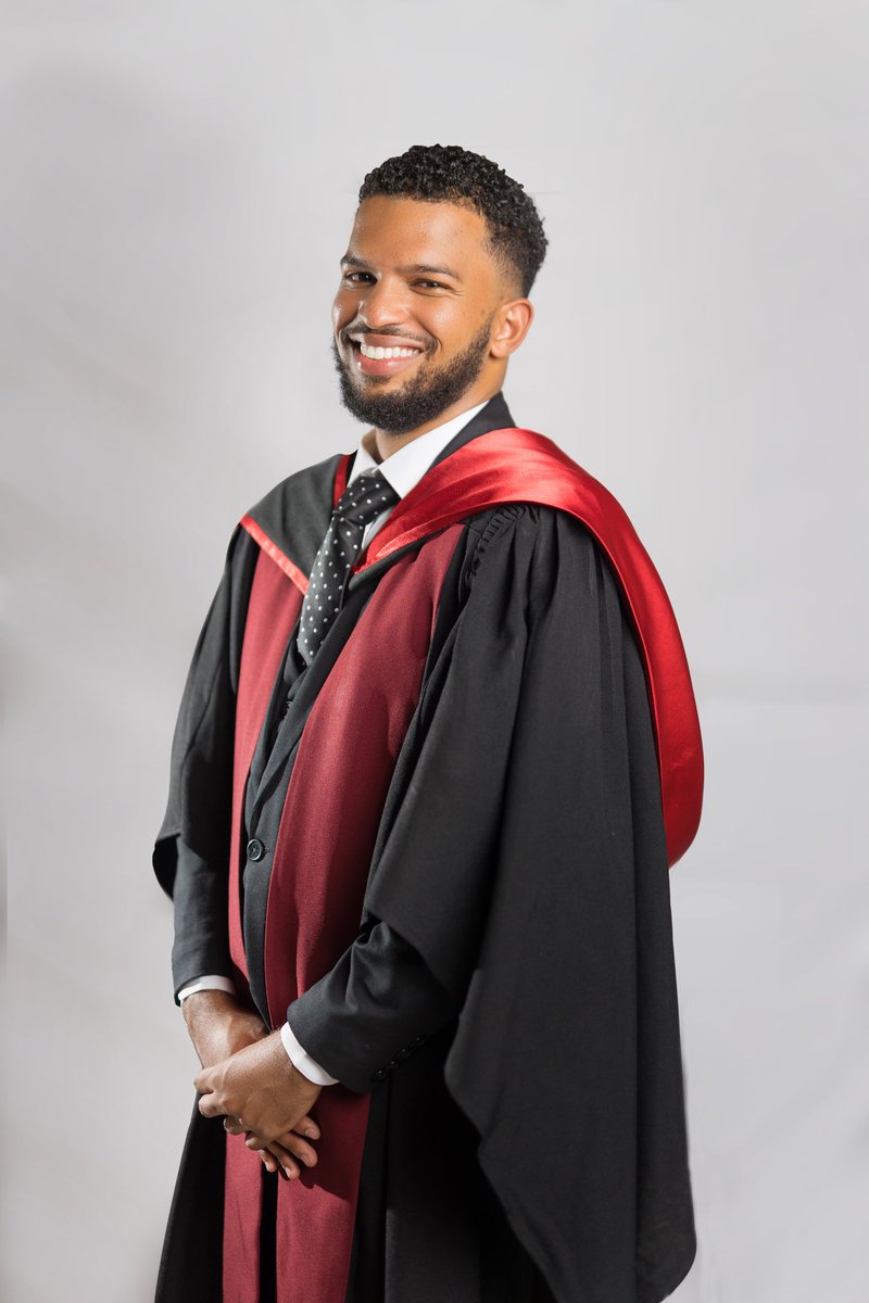 pete_265's tweet photo. Mkaladi ovala Academic Regalia🎓👨‍🎓. Bachelor of Medicine, Bachelor of Surgery (MBBS;Mw) #Grad23 https://t.co/kc1FGtRir9