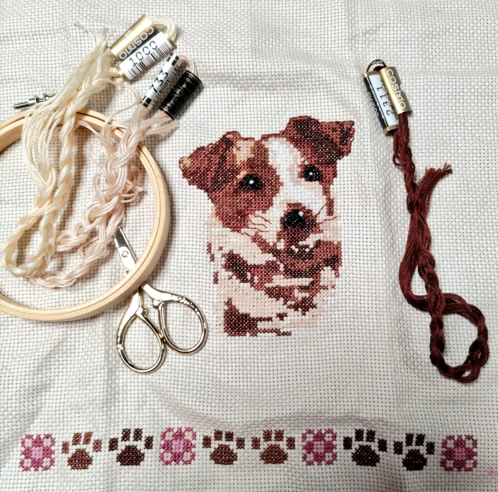 hitomin_mitty's tweet photo. #day15 #クロスステッチ
#写真から の図案化に初挑戦
#ジャックラッセルテリア #犬
#cosmo #刺繍 #25番 #刺繍糸
#手芸 #手作り #ちくちく
#進捗 #肉球 #花柄 

#crossstitch #ontheway
#dog #paw #flowers
#embroidery #embroiderylove 
#embroiderythread
#handmade https://t.co/2gaoyoE5Sc