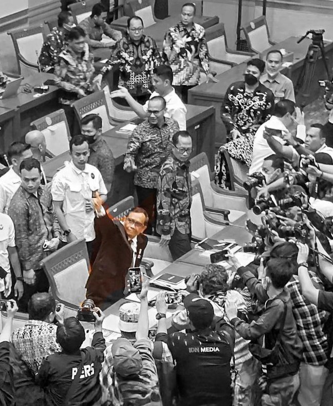 Korupsi, Radikalisme dan Separatisme, semuanya adalah penyakit kronis suatu bangsa. Terlebih lagi bagi negara besar dan majemuk seperti Indonesia. Tiga hal tersebut adalah skala prioritas untuk ditanggulangi bangsa Indonesia hari ini dan semuanya ada dalam komitmen dasar Prof.