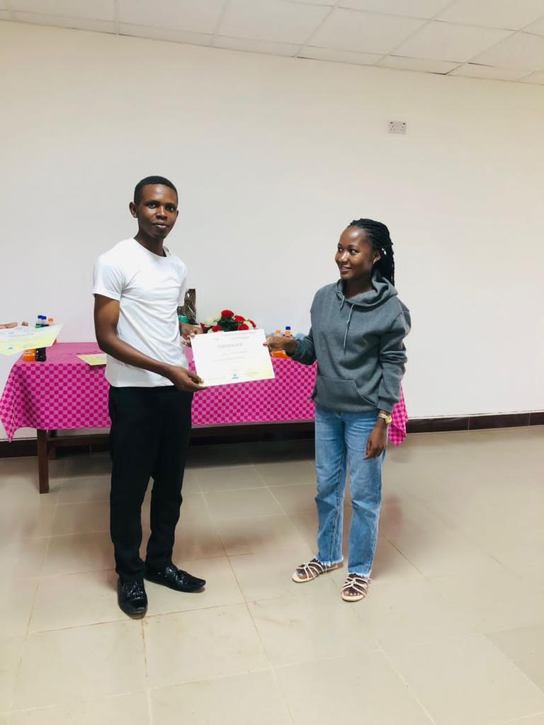 Luyanzi_guild's tweet image. Scripture union of Luyanzi institute of technology handover ceremony