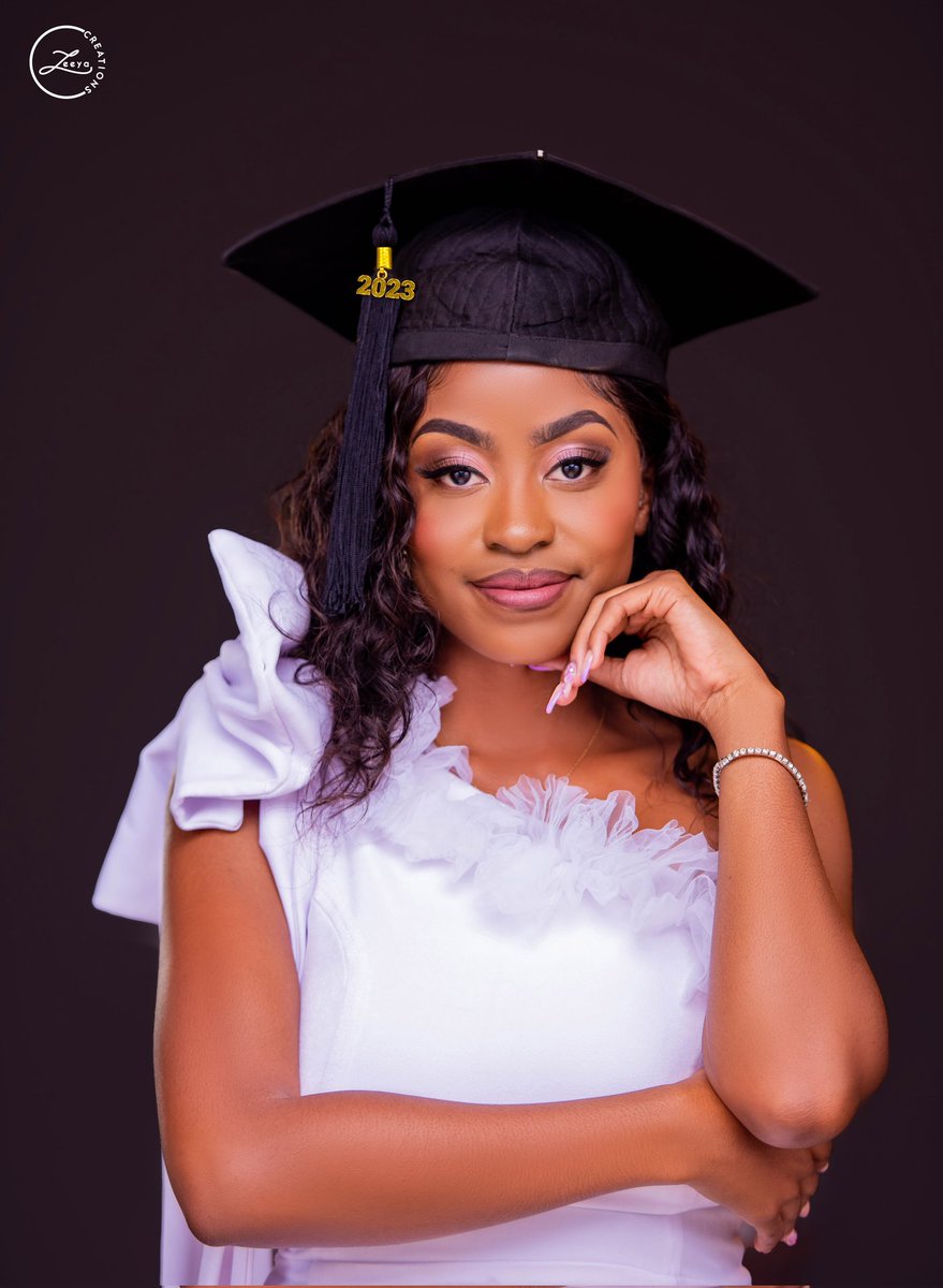 MirahGerman's tweet photo. Congratulations @kisha_german !!!! Super super proud of you🤭🤭

I'm a big sis to a whole Mathematical Scientist (Statistics &amp; Computing) Graduate with A CREDIT💅💅🍾🍾🍾🍾🍾🍾🍾🍾🍾🍾🍾 https://t.co/ykvYTHslAV