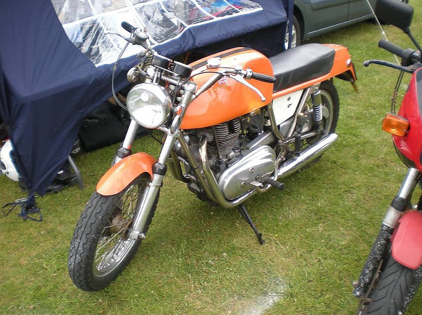 Fitted with a Enfield twin engine this 1971 Rickman interceptor is an excellent example of the kinds of Cafe Racers that Rickman was building in the early 1970s.
#royalenfield #classic #caferacer #motorcycle #750s #twins #rickman #interceptor #classicmotorcycle #metisse #orange