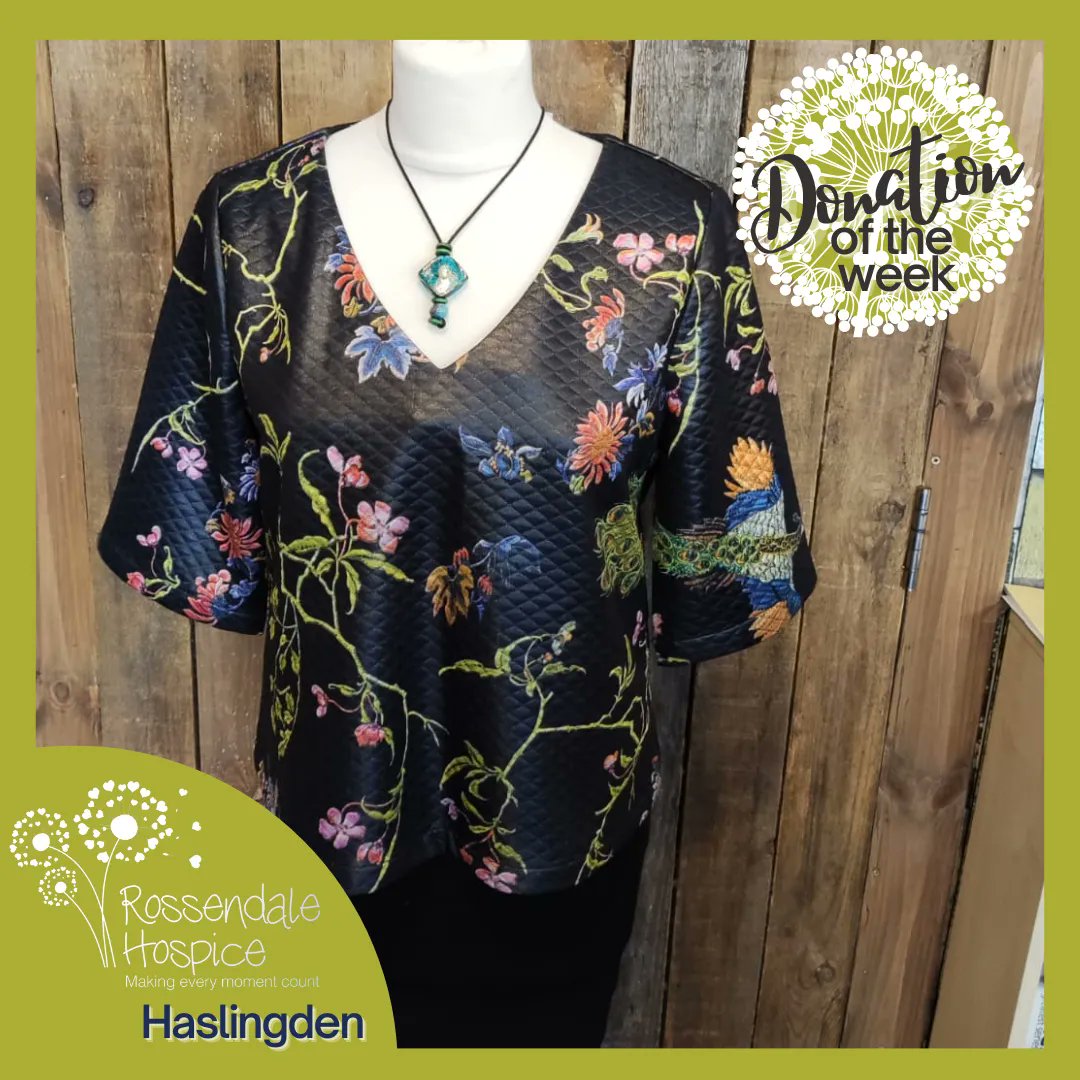 RossHospice's tweet image. Our #DonationOfTheWeek can be found in our Haslingden branch today.
This distinctive ladies top has a quilted texture on glorious floral satin.
Size 10
#NewWithTags
Our price just £5.95
Open Mon-Sat 9.30 - 4.30