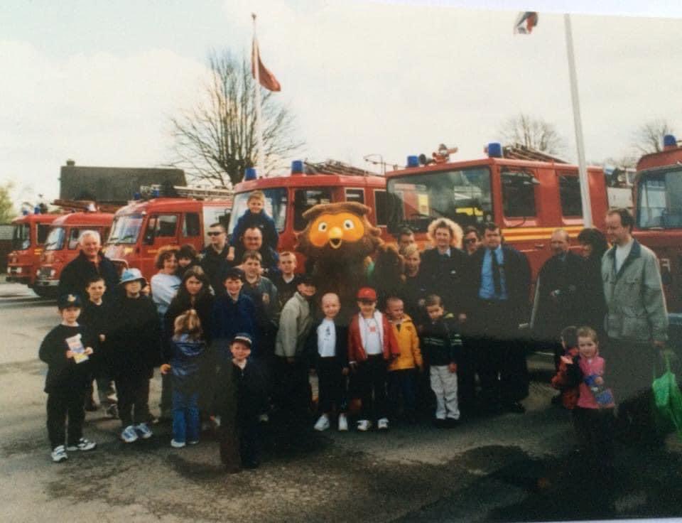 pbfireengineadv's tweet photo. So proud to help organise this event for many years  with Andy Chapman  Jon Bickers  for the 35th anniversary piam brown fire engine run at Paultons Park  who also celebrate there 40th anniversary this year on Saturday 22nd of April 2023 #event #smiles  #makeadifference https://t.co/SeyujlPNL4
