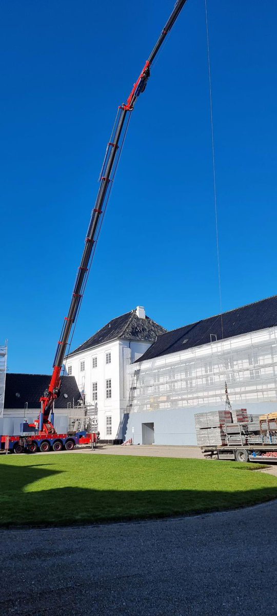 mpgcomtr's tweet photo. “Heavy duty #MPG crane #mounted on 7 axle #Volvo #truck in action”
#knuckle #crane #heavylifting #kran #trucks #grúa #jobsite #volvotrucks #engineering #mpgcrane #truckcrane #loadercrane #knuckleboom #volvotrucksmoment #machinery #kranbil #VolvoTrucksTürkiye #SizinHikayeniz https://t.co/rqxvjiZQYq