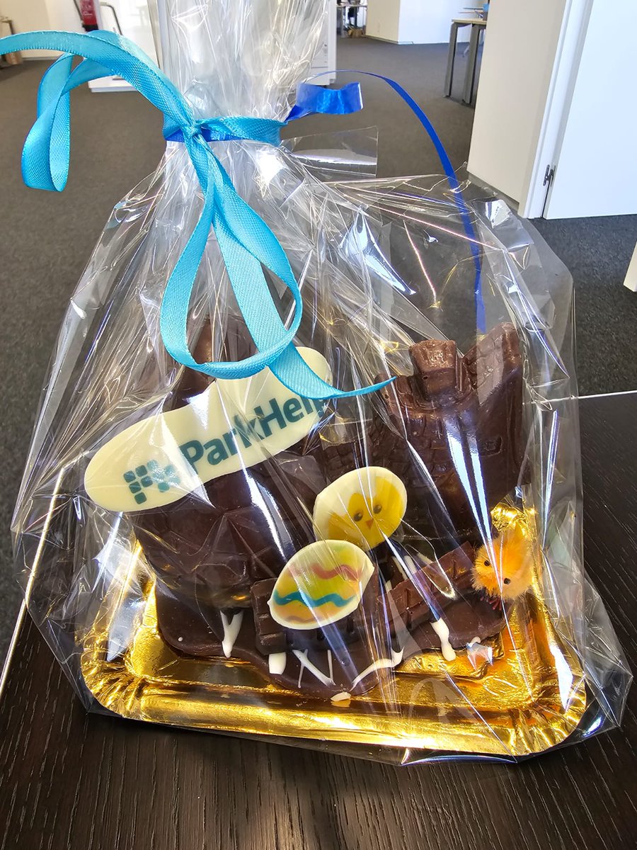 ParkHelp's tweet image. The Mona de Pascua is a traditional cake or chocolate figure children receive from their godparents for Easter in many Spanish regions 🐰🐣🥚 We certainly cheered like children when we got this tasty gift from Sivia and her team at forncarbonell.com  Thank you so much!