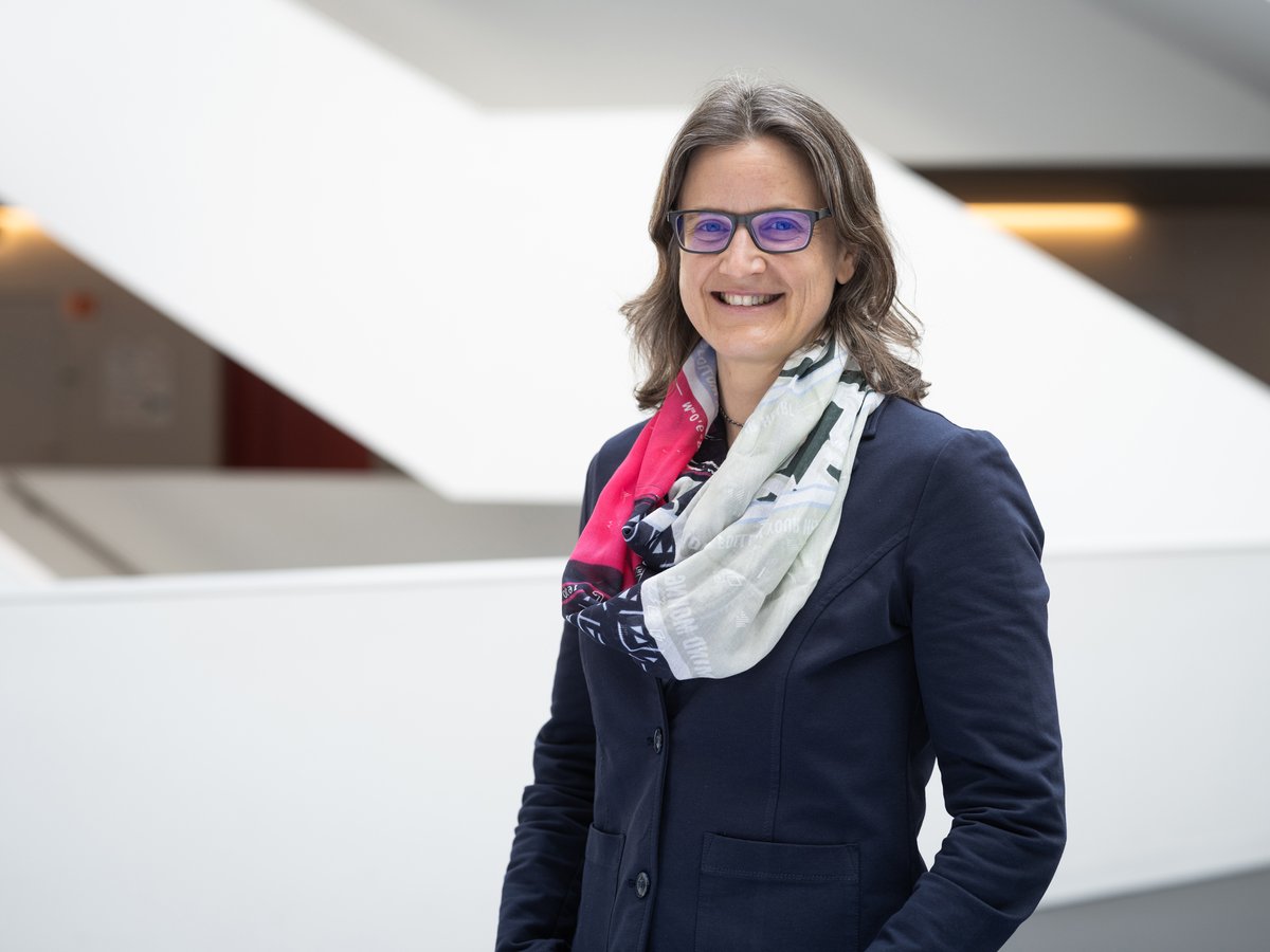 Neuzugang in der Rivella-Geschäftsleitung: Bisherige Produktionsleiterin Martina Pfeiffer übernimmt den Bereich Supply Chain. Ihr Vorgänger Samuel Flückiger kümmert sich vermehrt um strategische Themen. Medieninfo: rivella-group.com
#Rivella #Frauenpower #SupplyChain