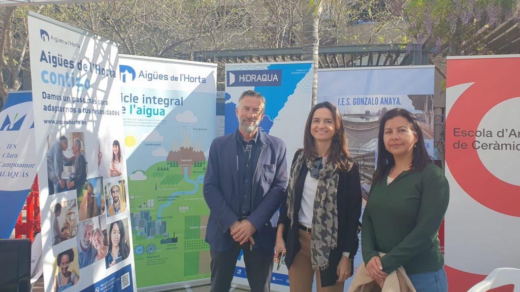 iambiente's tweet photo. 🙋🏻‍♀️ @aigueshorta e @infohidraqua participan en la II Feria de #FormaciónProfesional y Formación para el Empleo de #Torrent de la mano del IES Gonzalo Anaya de Xirivella, en el que se imparte el Ciclo Superior Gestión del Agua. #FPDual

https://t.co/I7aqkDm9py https://t.co/PTFUTpsXFg