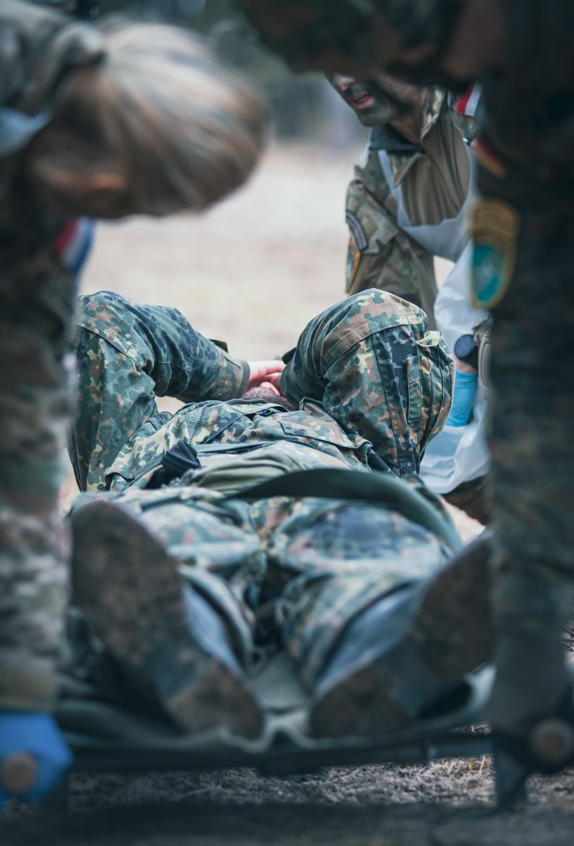 mnbg_lithuania's tweet photo. Fast, powerful and ready at any time: During exercise #RisingBull 🇩🇪🇳🇱soldiers of #eFP BG 🇱🇹 practiced first-aid medical treatment for #soldiers wounded in simulated combat. Having the best medical treatment in combat is essential! We are #StrongerTogether. https://t.co/aoKq87jjhV