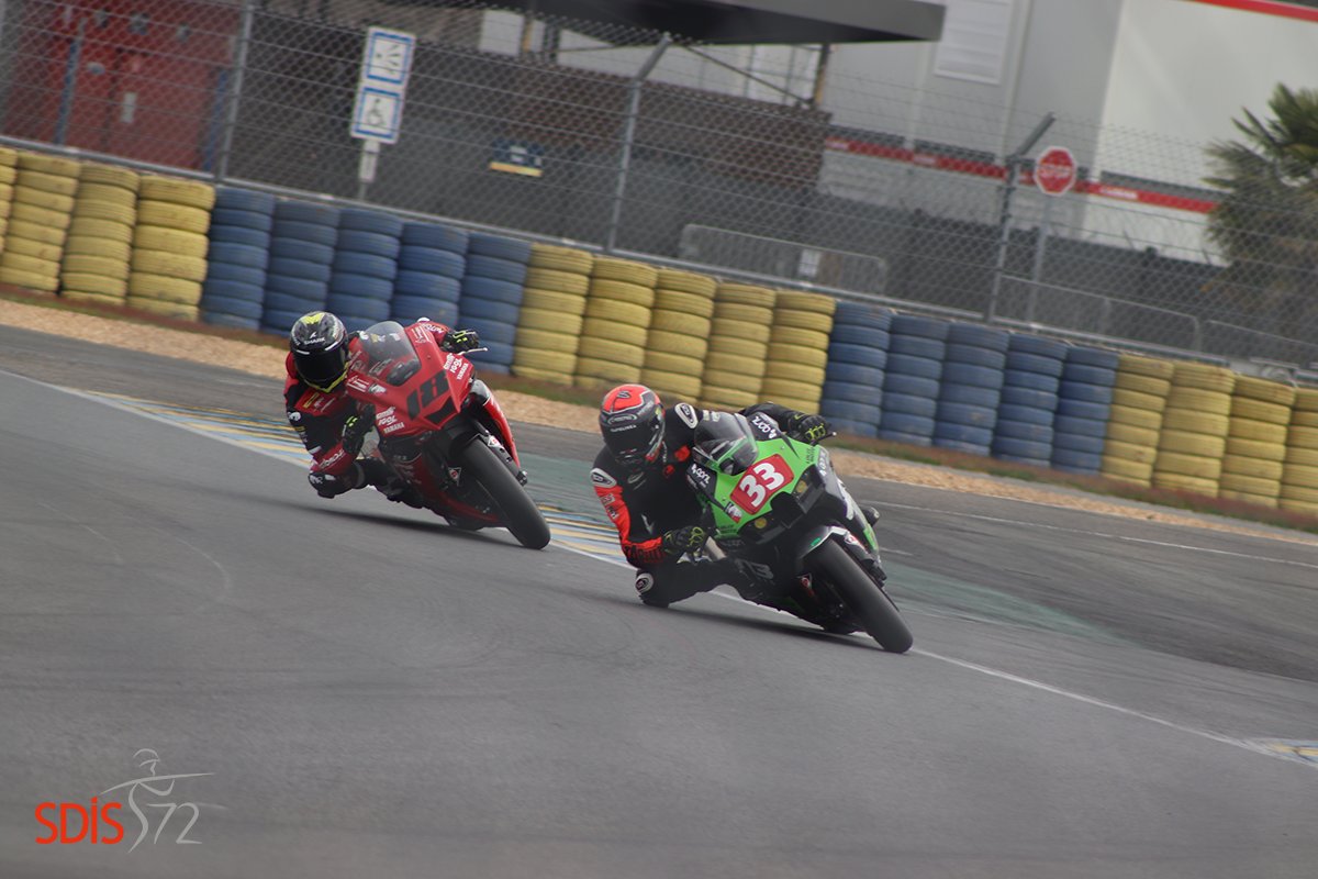 SDIS_72's tweet photo. Le @18Sapeurs était au #Mans les 28-29/03, sur le Circuit Bugatti pour 2⃣ jours d’essais en amont des @24heuresmotos
Vainqueur en 2022 dans sa catégorie, l’équipe remet sont titre en jeu cette année. Le #SDIS72 et les SP du département seront tous avec eux les 15-16/04
#24hMotos https://t.co/02z9GqsJA6