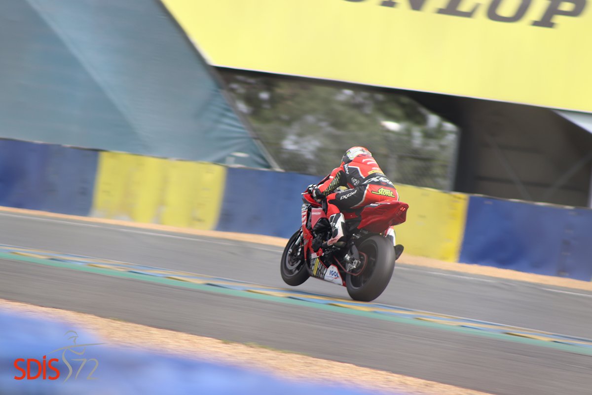SDIS_72's tweet photo. Le @18Sapeurs était au #Mans les 28-29/03, sur le Circuit Bugatti pour 2⃣ jours d’essais en amont des @24heuresmotos
Vainqueur en 2022 dans sa catégorie, l’équipe remet sont titre en jeu cette année. Le #SDIS72 et les SP du département seront tous avec eux les 15-16/04
#24hMotos https://t.co/02z9GqsJA6