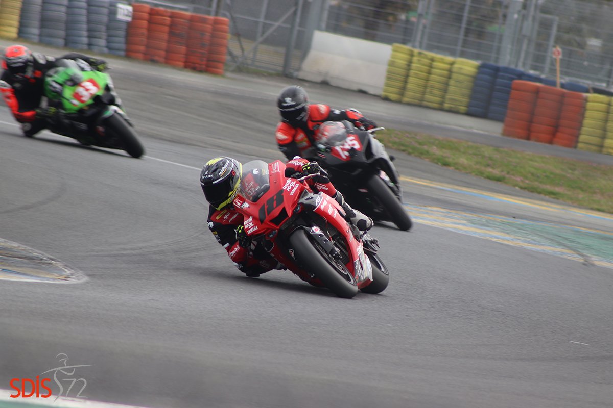 SDIS_72's tweet photo. Le @18Sapeurs était au #Mans les 28-29/03, sur le Circuit Bugatti pour 2⃣ jours d’essais en amont des @24heuresmotos
Vainqueur en 2022 dans sa catégorie, l’équipe remet sont titre en jeu cette année. Le #SDIS72 et les SP du département seront tous avec eux les 15-16/04
#24hMotos https://t.co/02z9GqsJA6