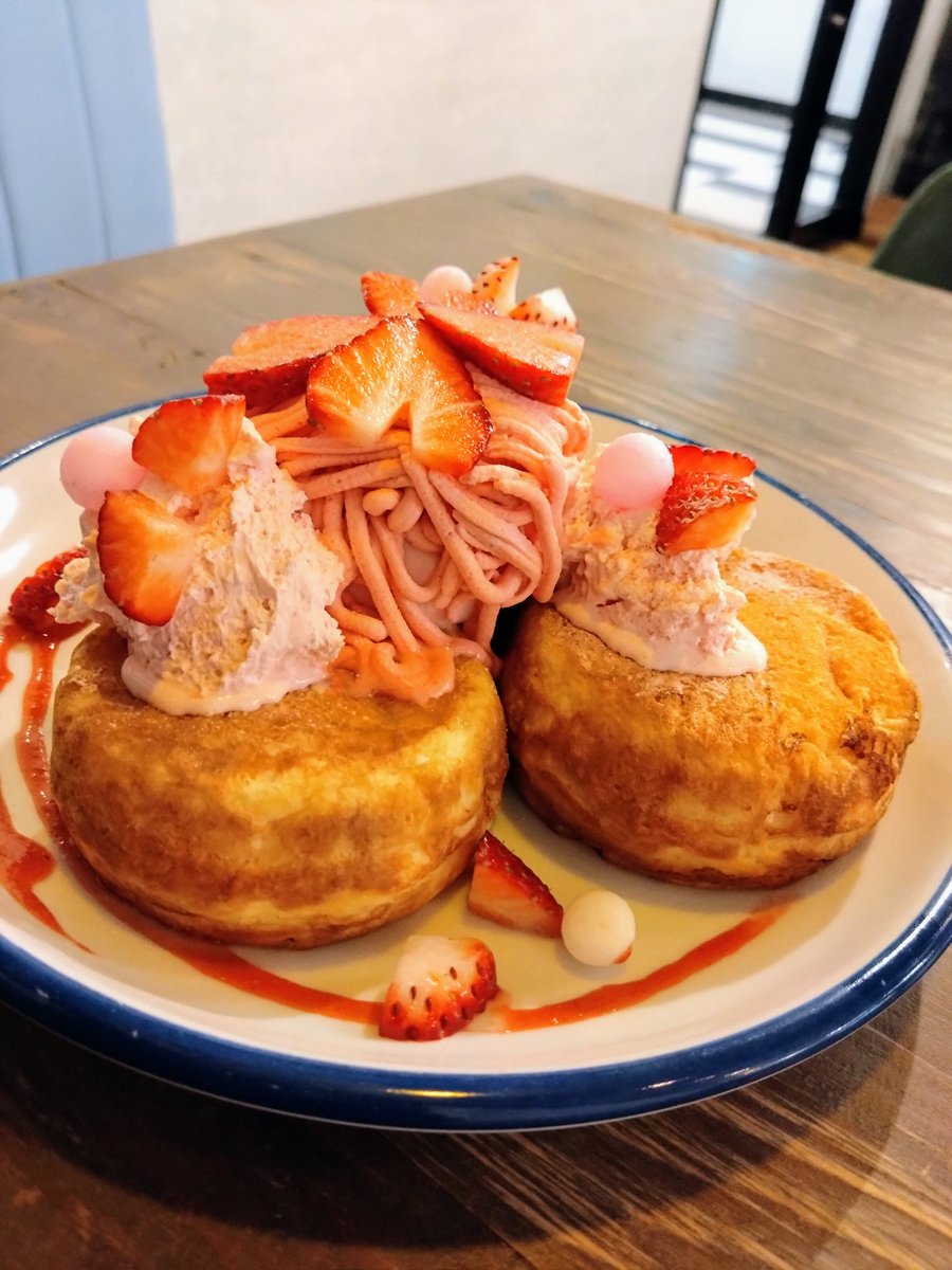 DIORAMA CAFEのSakuraさくモンブランパンケーキ🥞🌸
美味しくて可愛い。