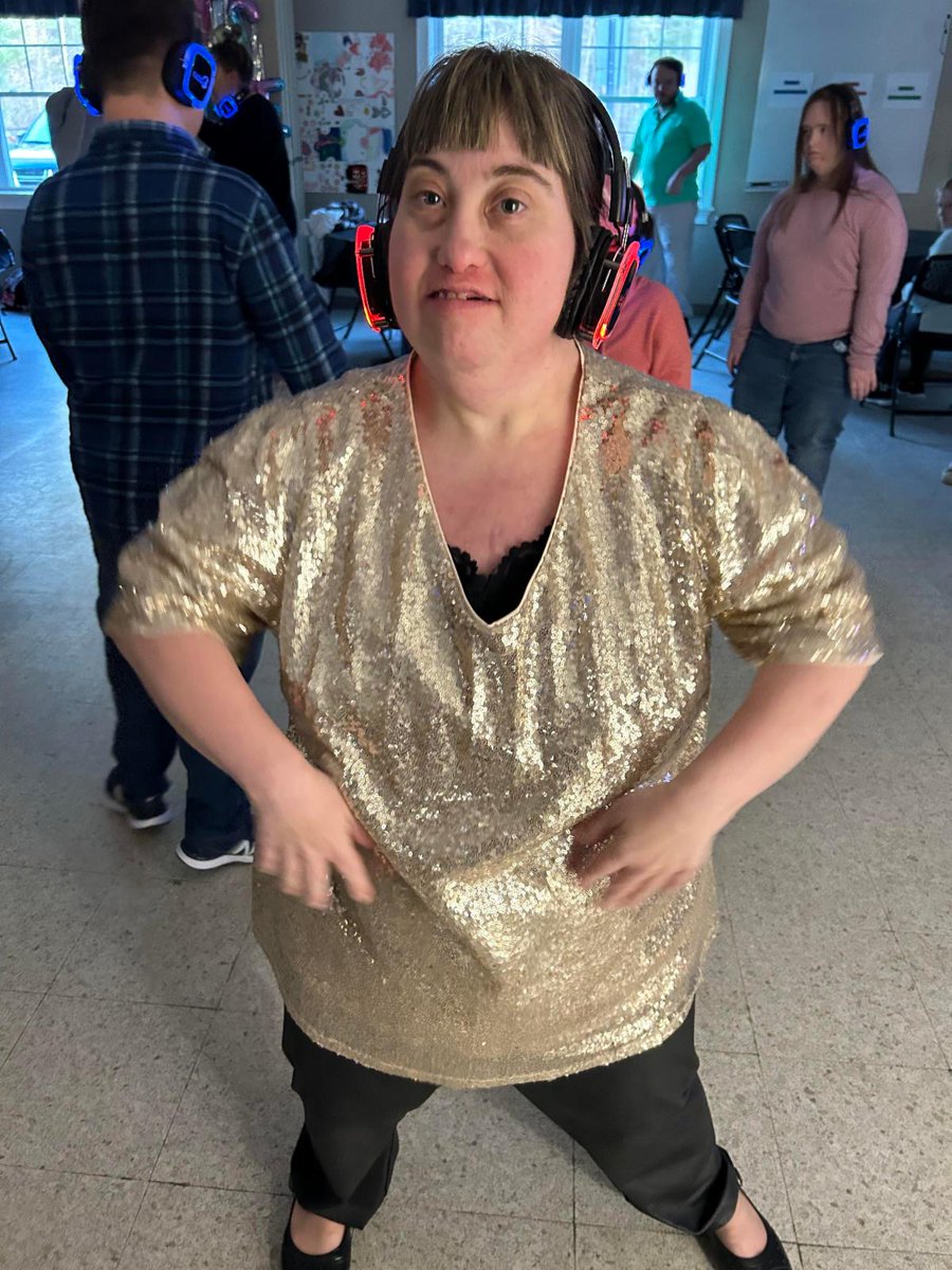 FriendshipHome1's tweet photo. Friendship Home's Social Recreation program recently held a Silent Disco! Participants danced to the beat of their own song with headphones on. Social Rec is always trying creative new activities! #friendshiphome #silentdisco https://t.co/oe0F1SUOIn
