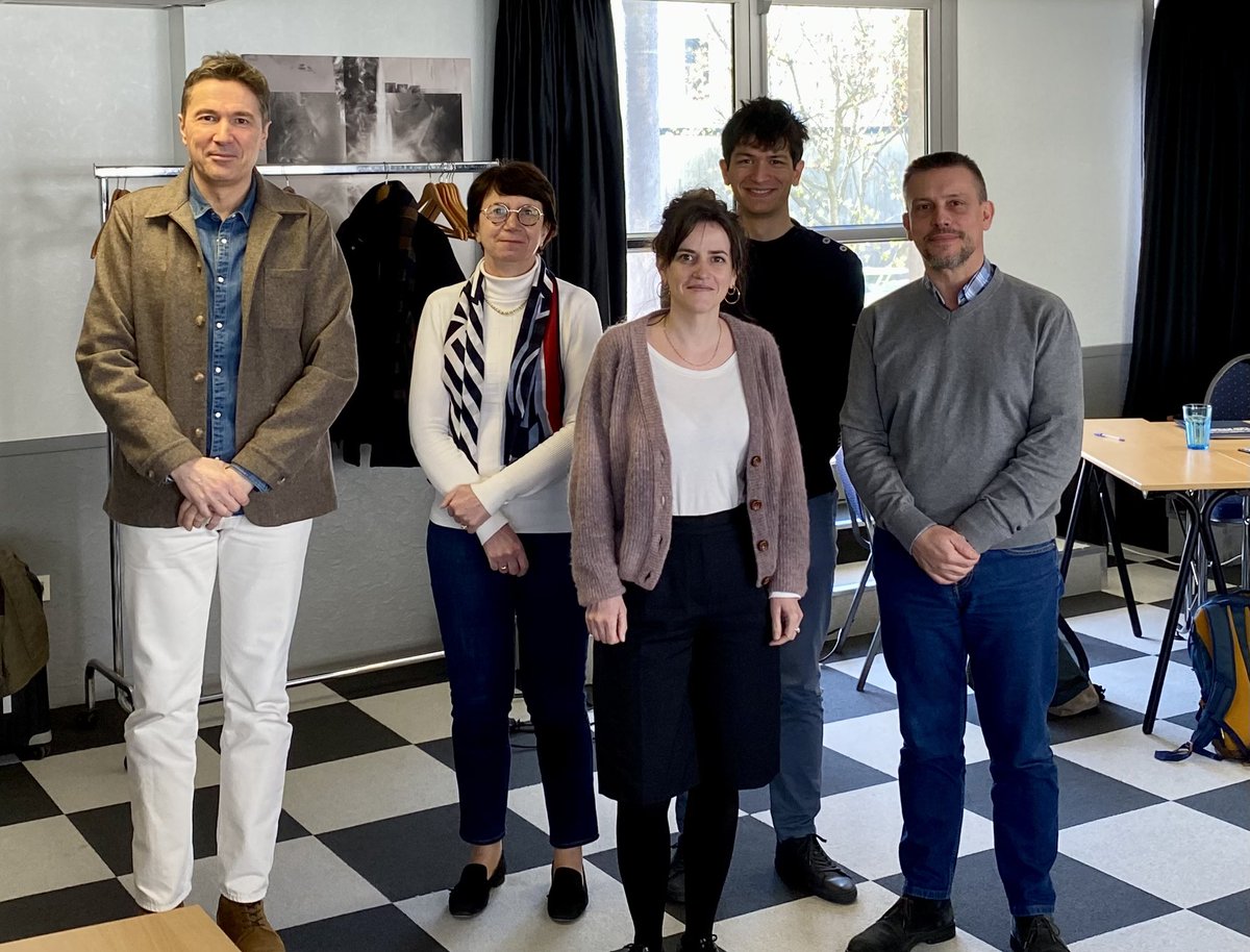 SFPT_fr's tweet photo. Disputatio 2023. Le jury et les vainqueurs. Bravo à l’équipe accompagnée par @Guillaume__Gr https://t.co/bb2yVj8qTE