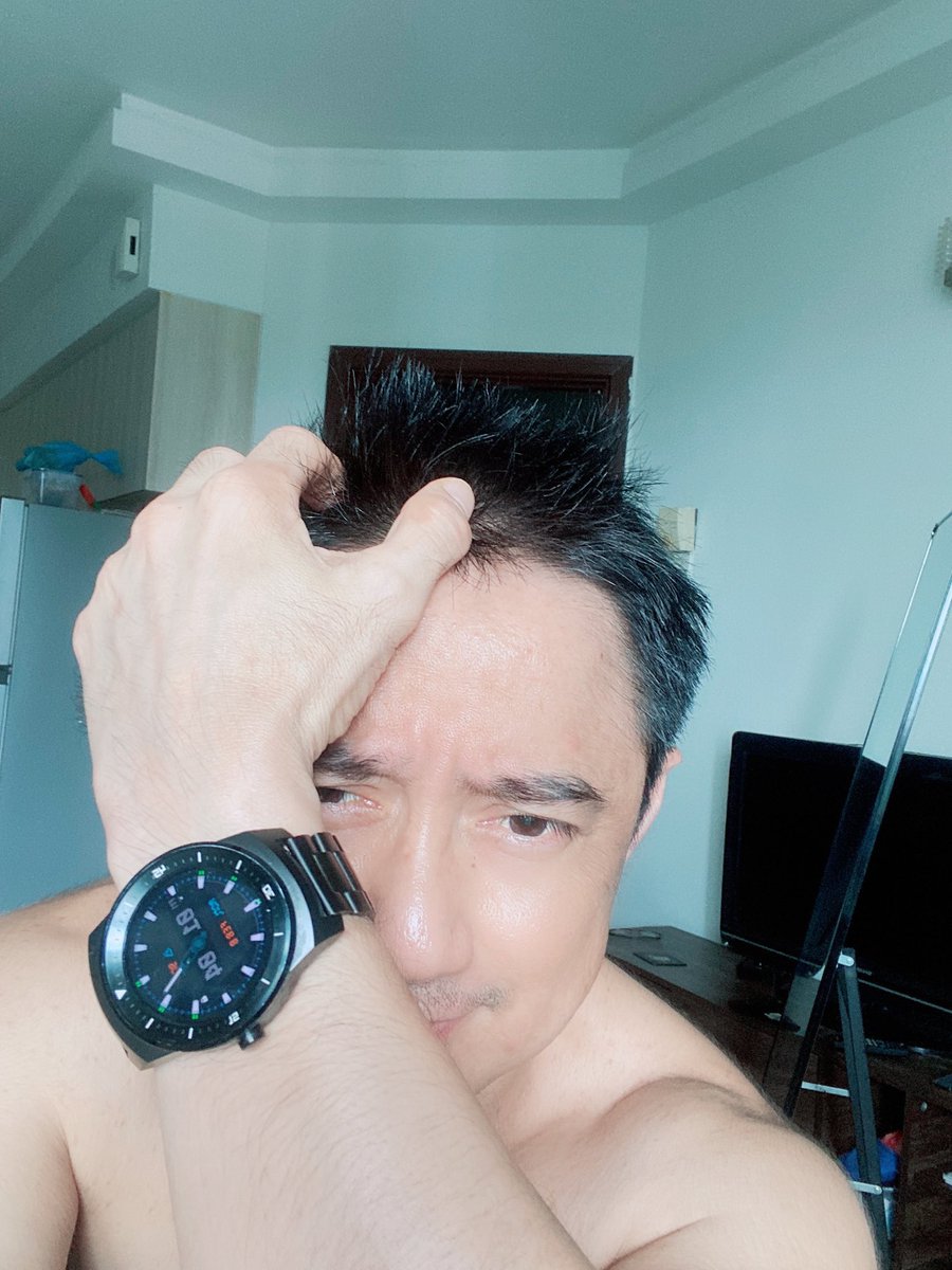 acedapogi's tweet photo. LG G Watch R: my 9-year old original AndroidWear (Wear OS) smartwatch… still working! I had repaired this myself a handful of times by changing the battery, and LCD digitizer.

#PoweredByGoogle #WearOS #LGWatch https://t.co/oIrj9ESz6I