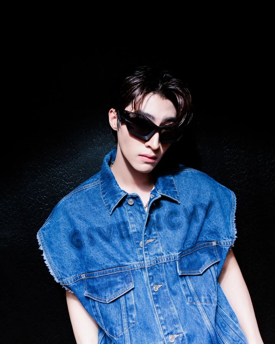 Blueda_15's tweet photo. สุดหล่อ 😍
🔗https://t.co/sS8bXAIhdN
#Givenchyss23
#Bluepongtiwat https://t.co/pwLVQSWeEb