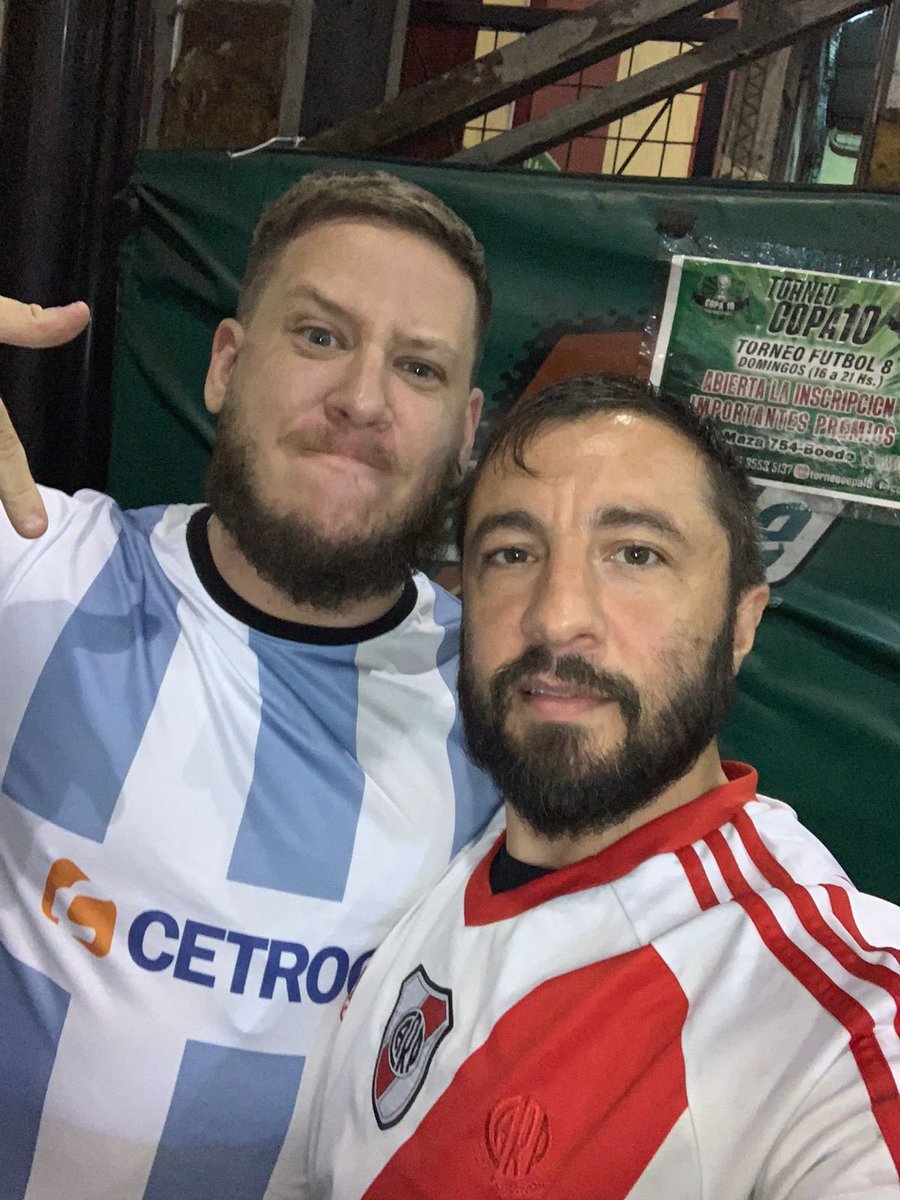 DerMasterPlan's tweet image. Ayer volvió lo mas cercano al #papitwitter!
@sebun21, @FedeZarlenga y un servidor en el mismo court!