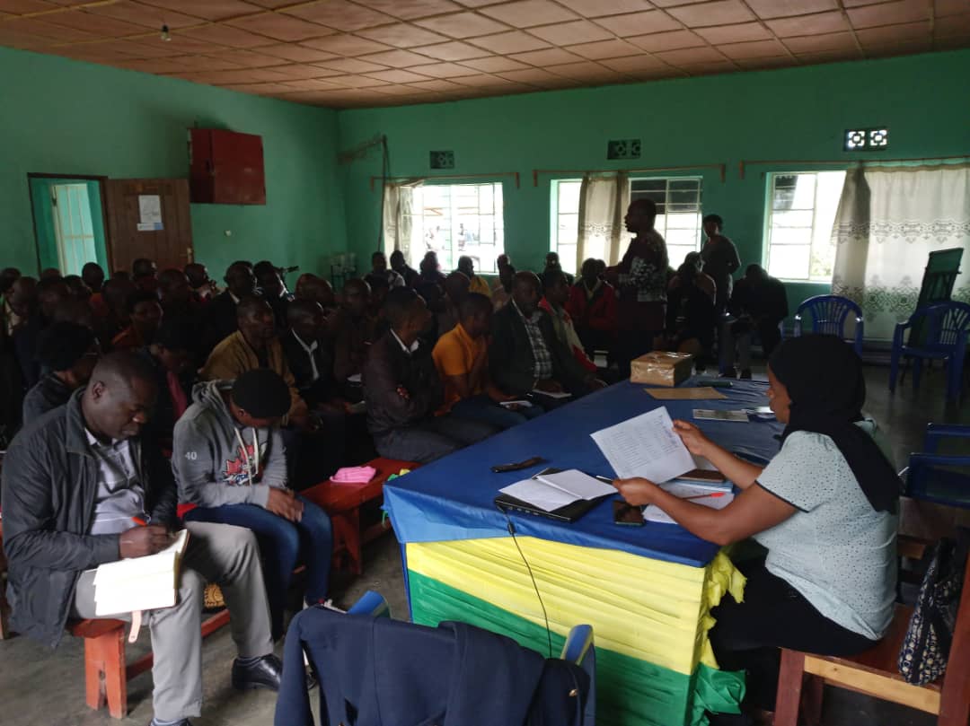 NycRutsiro's tweet photo. Nonaha , mu karere ka @RutsiroDistrict hari kubera amahugurwa ku burere mboneragihugu aho yitabiriwe n'urubyiruko mu mirenge itandukanye igize akarere kacu @RwandaWest @MiniYouthRwanda @MurekateteTrip1 @RwandaLocalGov @Unity_MemoryRw https://t.co/n5sDrdHw7S