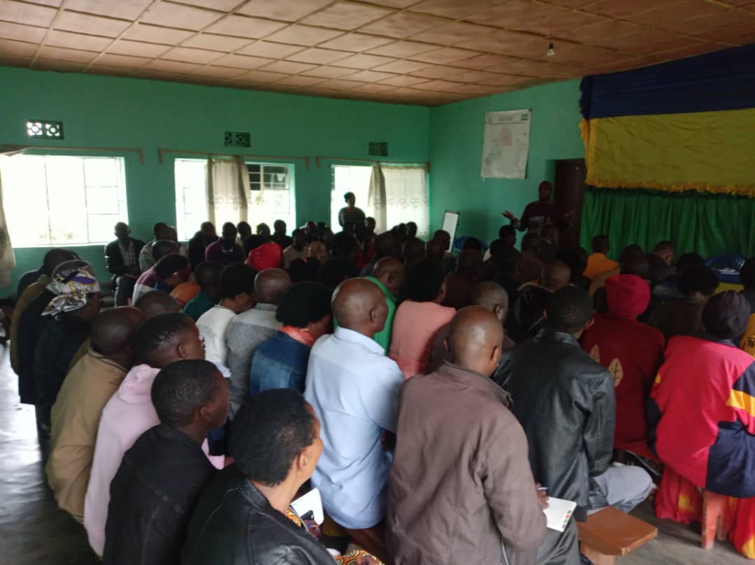 NycRutsiro's tweet photo. Nonaha , mu karere ka @RutsiroDistrict hari kubera amahugurwa ku burere mboneragihugu aho yitabiriwe n'urubyiruko mu mirenge itandukanye igize akarere kacu @RwandaWest @MiniYouthRwanda @MurekateteTrip1 @RwandaLocalGov @Unity_MemoryRw https://t.co/n5sDrdHw7S