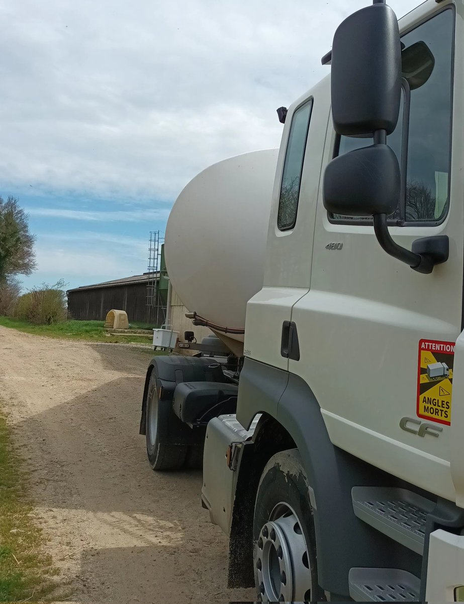 C'est impressionnant comment les cours de fermes sèchent en  l'espace de2 jours 
#CeuxQuiRamassentLeLait 
#FrAgTw
#Sodiaal