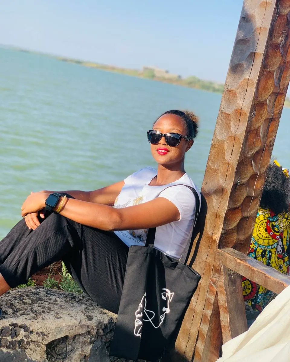 LozaAbera's tweet photo. ኃይልን የሚያስታጥቀኝ መንገዴንም የሚያቃና፥
እግሮቼን እንደ ብሖር እግሮች የሚያረታ በኮረብቶችም የሚያቆመኝ እግዚአብሔር ነው። መዝሙር 18:32-33 https://t.co/myM9Y51RPL