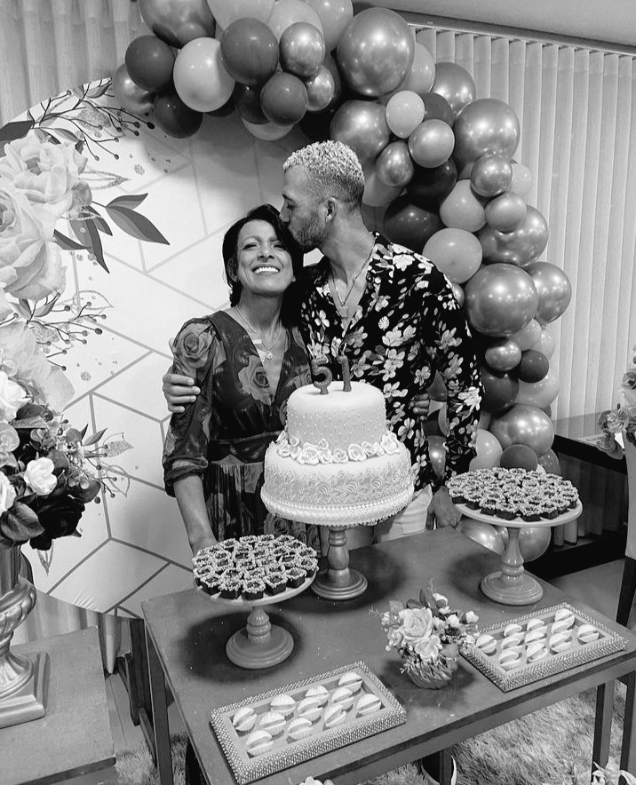 Eski futbolcumuz Vitor Hugo’nun değerli annesinin hayatını kaybettiğini derin bir üzüntüyle öğrendik. 

Hugo ve ailesinin acısını paylaşıyor, sabır ve başsağlığı diliyoruz.