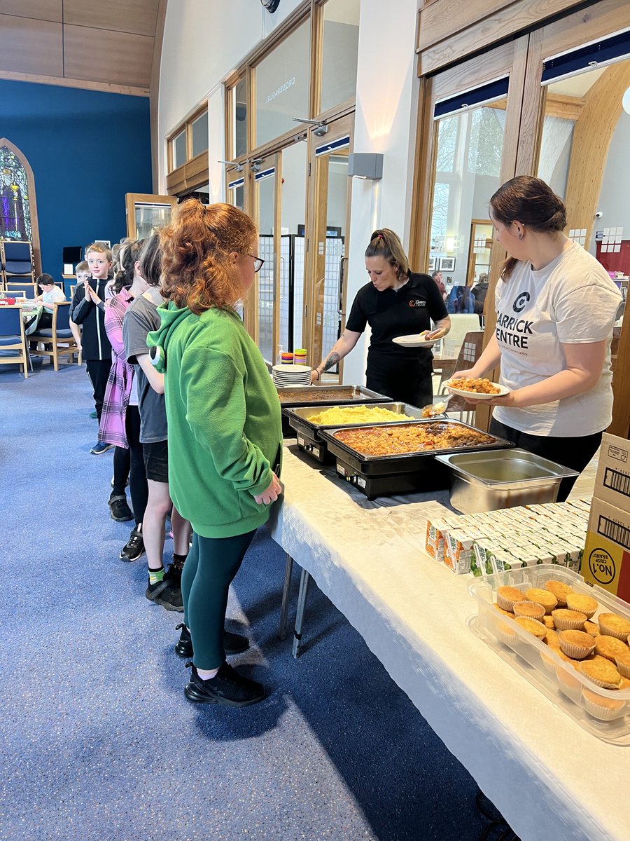 Supporting the Thriving Communities Carrick Holiday Programme in Maybole this morning. Jim delivered a brilliant session on First Aid, full of laughs and great tips to remember these life saving skills. Thank you Jim! 😄🩹⛑️ @CLD_SAC #holidayprogrammes #youthworklearning