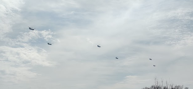 iansblog's tweet image. Looks like the US Air Force are out in strength today. The sound of a single chinook is something but 6 fluing in formation is something else. 

I was expecting to see six call signs but only a single one came up on my #piaware.

#EASY30
