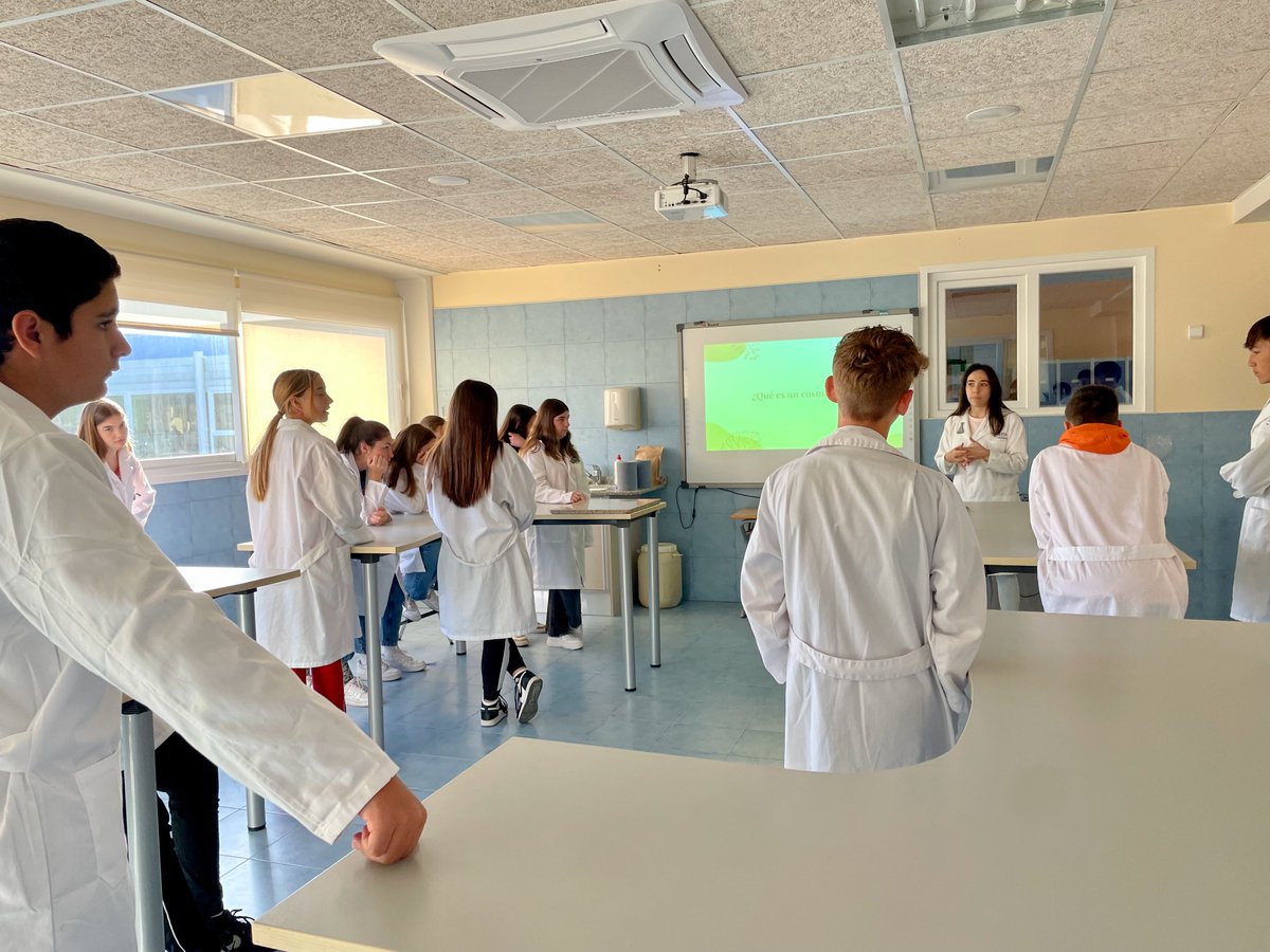 ColegiosISP's tweet photo. En el día de hoy, han sido los alumnos de Secundaria los que han participado en un taller de elaboración de un jabón sólido natural.
#Semanadelaciencia https://t.co/fgZU723klC