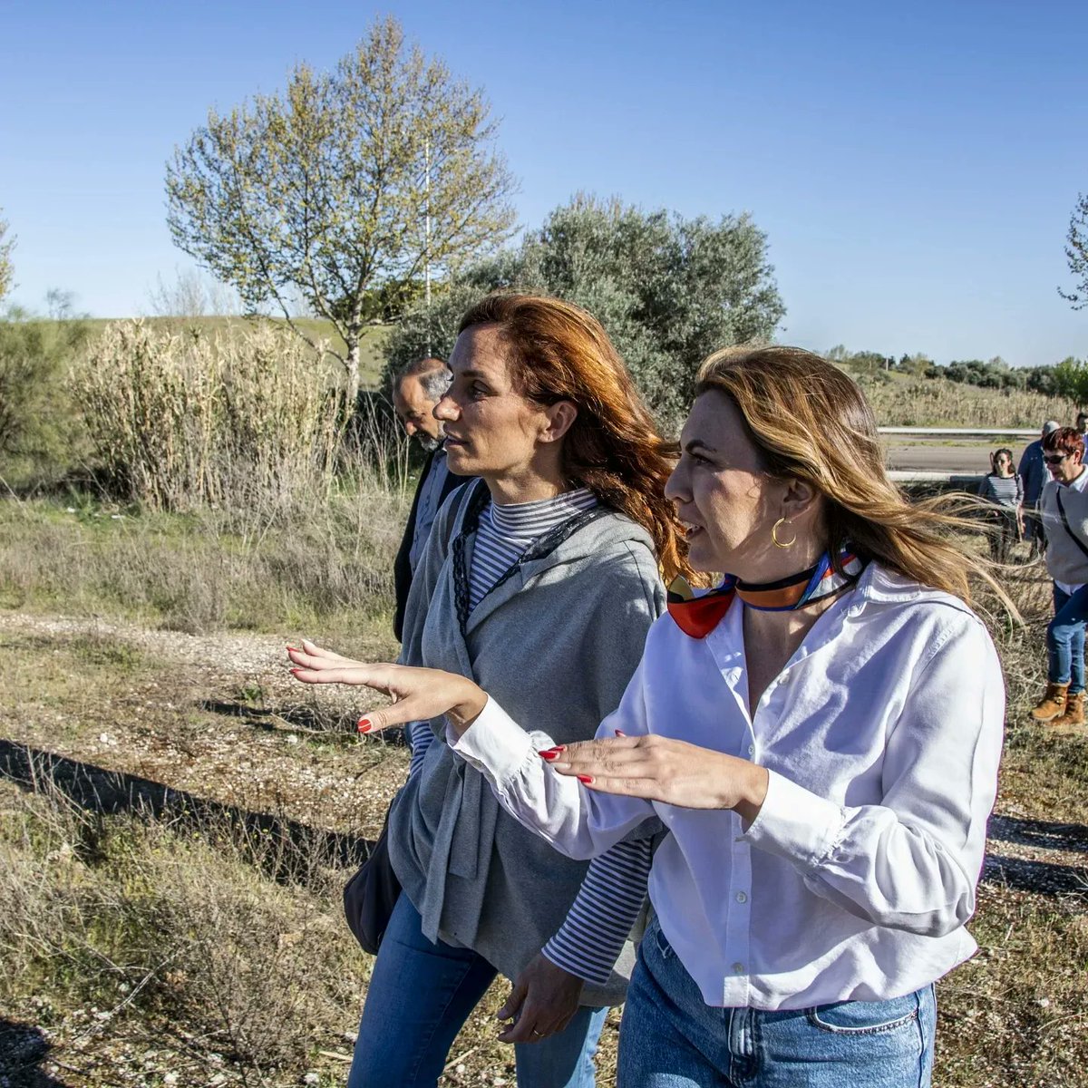 MasNavalcarnero's tweet photo. @Monica_Garcia_G se compromete a construir el tren de Móstoles-Navalcarnero que beneficiará a más de 250mil madrileños de la zona suroeste, además de agilizar el tráfico de la A5. ¡Es hora de dar solución a las necesidades de #transporte de la ciudadanía!
@MasMadrid__ #Madrid https://t.co/jSVA2pdwHR