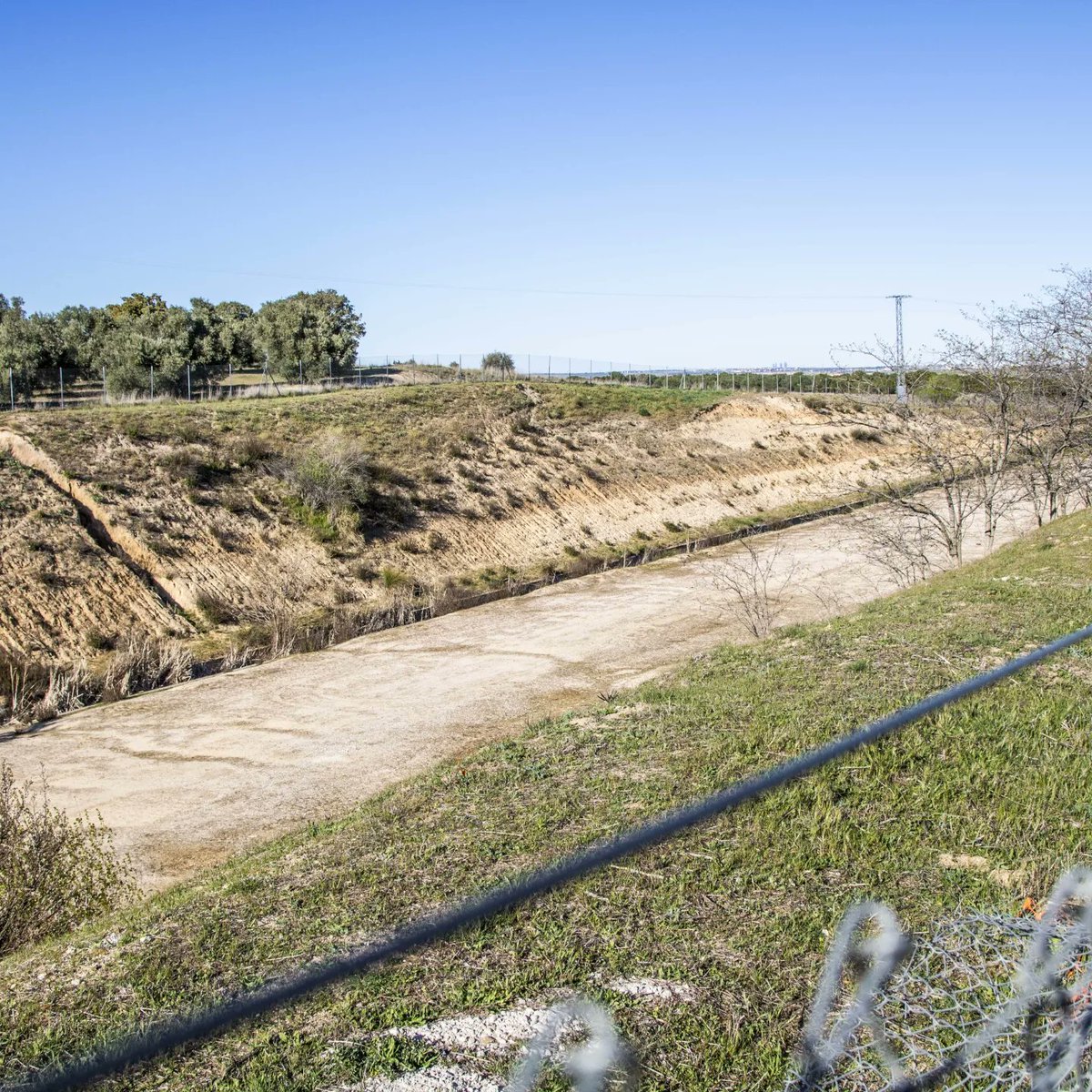 MasNavalcarnero's tweet photo. @Monica_Garcia_G se compromete a construir el tren de Móstoles-Navalcarnero que beneficiará a más de 250mil madrileños de la zona suroeste, además de agilizar el tráfico de la A5. ¡Es hora de dar solución a las necesidades de #transporte de la ciudadanía!
@MasMadrid__ #Madrid https://t.co/jSVA2pdwHR