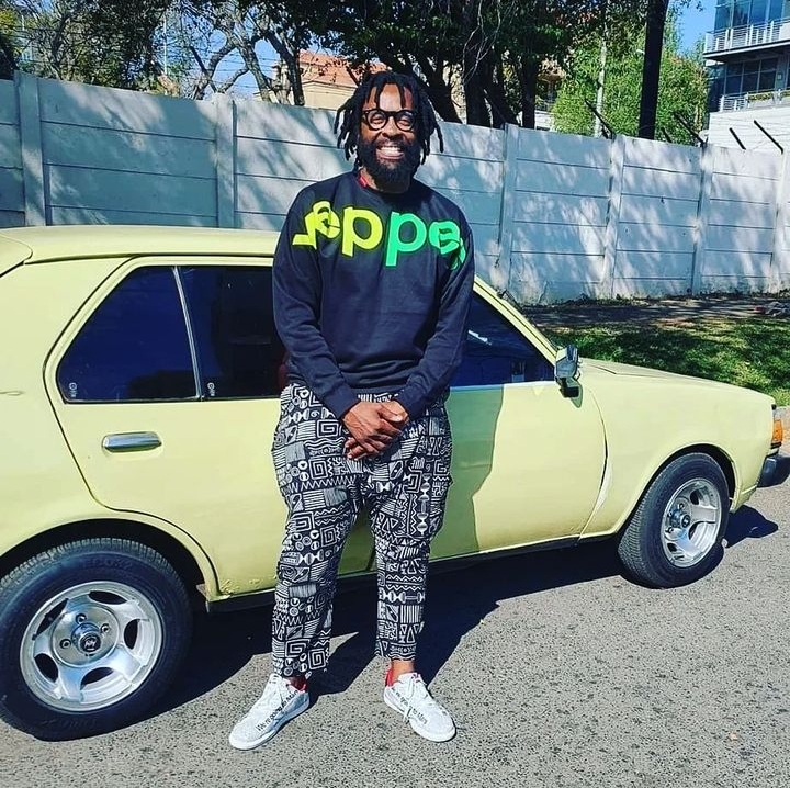 TheCleanCarClub's tweet photo. DJ Sbu with his classic car π idombolo! #SouthAfricanCelebs #FamousRides #TheCleanCarClub https://t.co/GmSzUXxipN