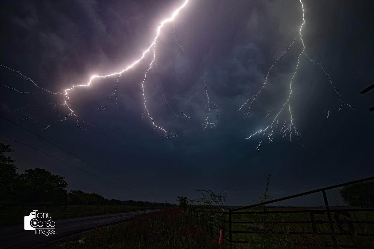 TonyCorsoImages's tweet photo. Add a stick of this to your morning coffee @TxStormChasers @wfaaweather https://t.co/7nsfKLRviH