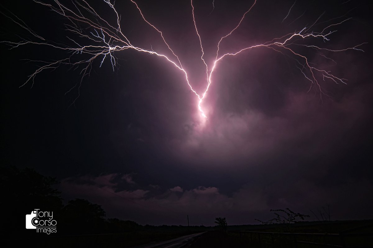 TonyCorsoImages's tweet photo. Add a stick of this to your morning coffee @TxStormChasers @wfaaweather https://t.co/7nsfKLRviH