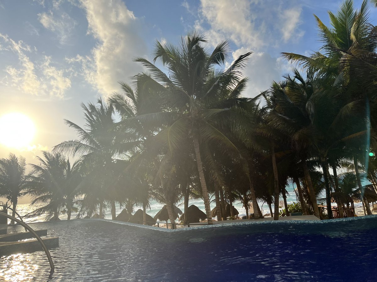 Not a bad way to spend my birthday 🎉 first day of being 27 - no complaints so far!☀️🏝️