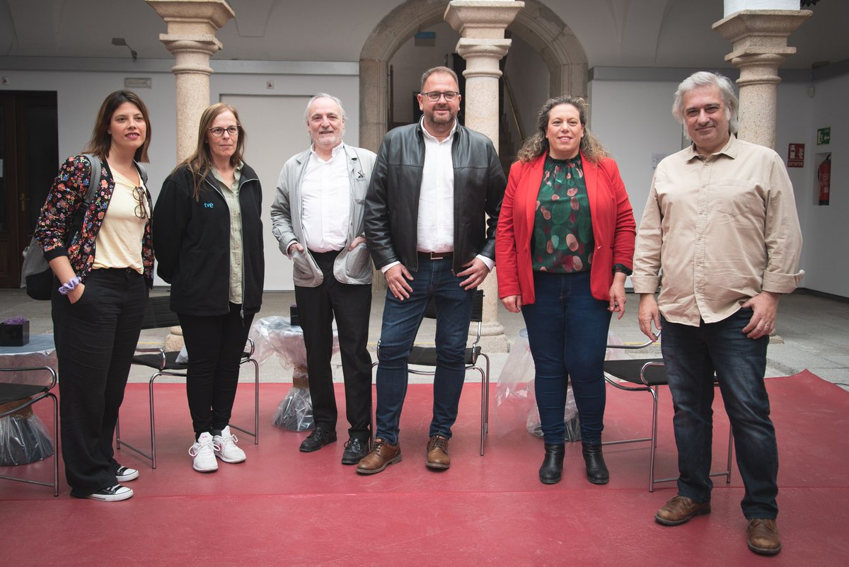 📺“RTVE va a mostrar la mejor Semana Santa del mundo”, así lo ha dicho el alcalde <a href="/arosuna/">Antonio R. Osuna</a> en una visita técnica al despliegue de <a href="/rtve/">RTVE</a> para las retransmisiones de mañana Jueves y Viernes Santo por <a href="/la2_tve/">La 2</a> y TVE Internacional #SemanaSantaMérida2023
+info👉bit.ly/3KvCjNv