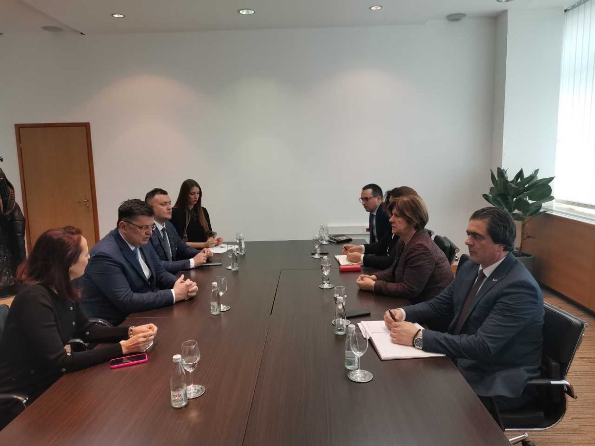 Министар финансија и трезора БиХ др Зоран Тегелтија одржао сасатанак са министром цивилних послова БиХ Дубравком Бошњак и министром просвјете и културе Републике Српске  Жељком Стојичић. Оцијењено да добра ресорна сарадња убрзава финансијску подршку за корисне пројекте. <a href="/MCP_BiH/">Ministarstvo civilnih poslova Bosne i Hercegovine</a>